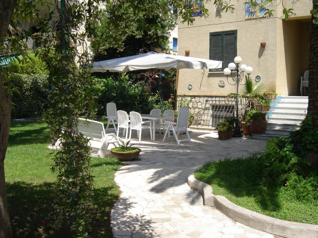 B&B Villa Fantasia Gaeta Buitenkant foto